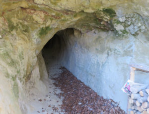 Eingang zum Güggelisloch