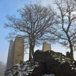Am Weg lag die stattliche Ruine der Burg Schenkenberg.