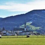 Die imperative Botschaft auf dem Rothenthurmer Kirchendach richtet sich nicht primär an das Wandervolk.