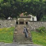 Treppauf unterwegs zur Kapelle